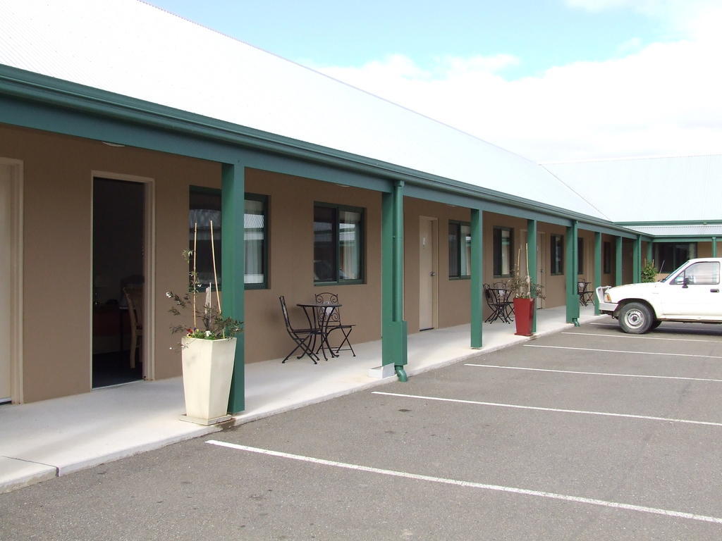 The Bakehouse Motel Goulburn Bagian luar foto