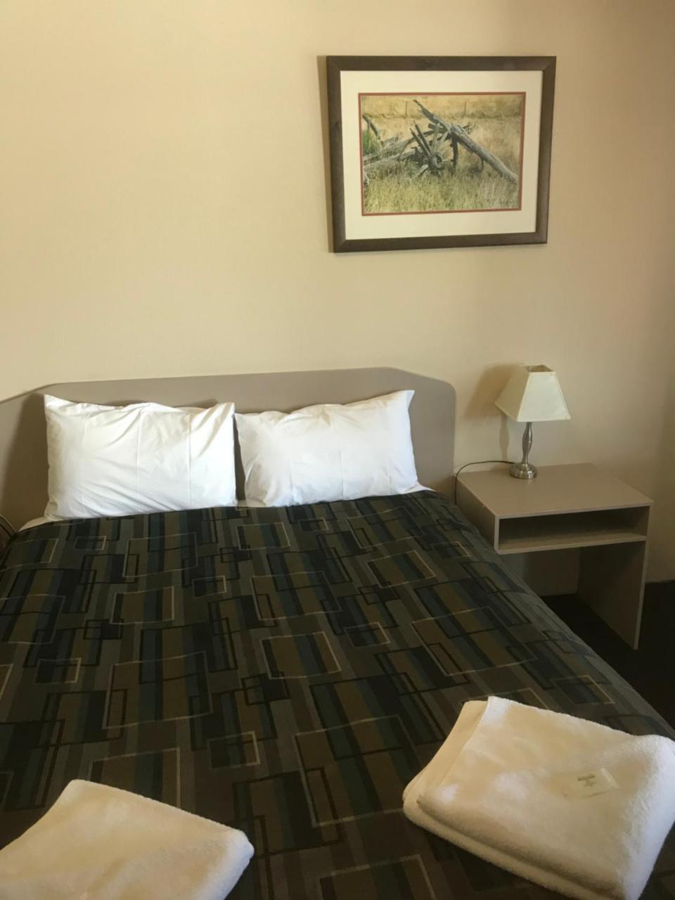 The Bakehouse Motel Goulburn Bagian luar foto