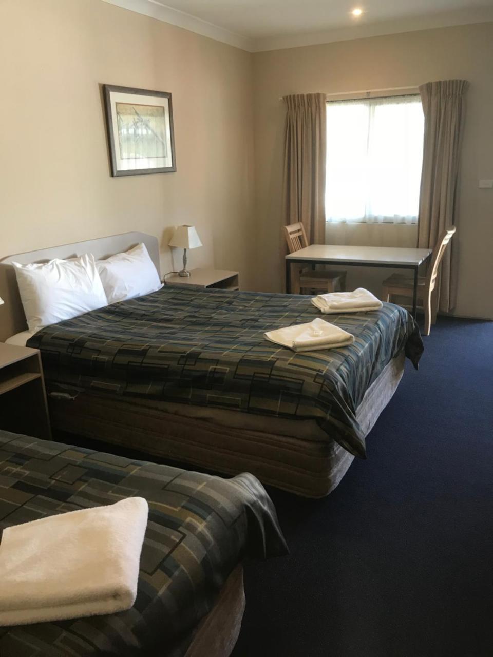 The Bakehouse Motel Goulburn Bagian luar foto