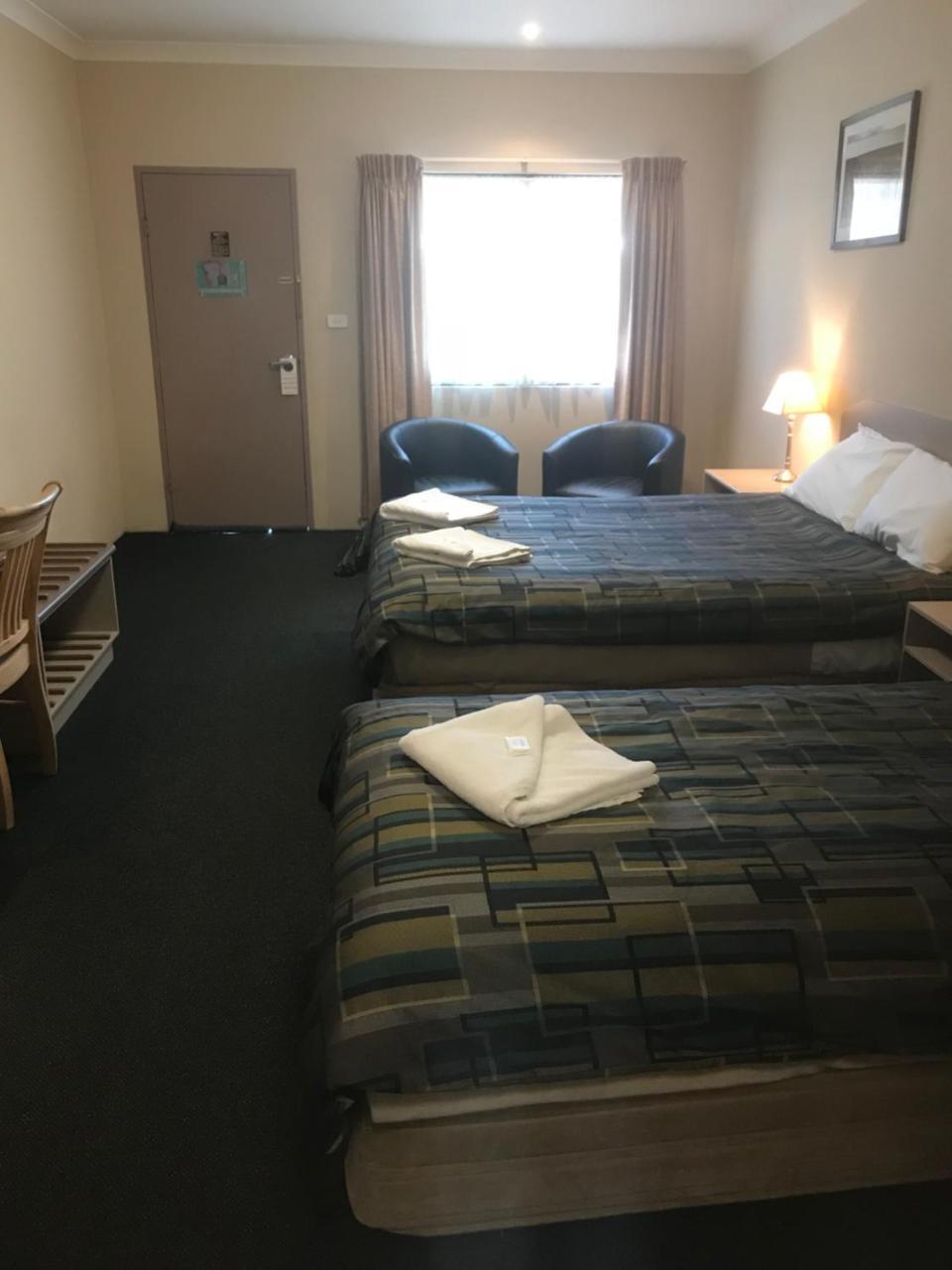The Bakehouse Motel Goulburn Bagian luar foto