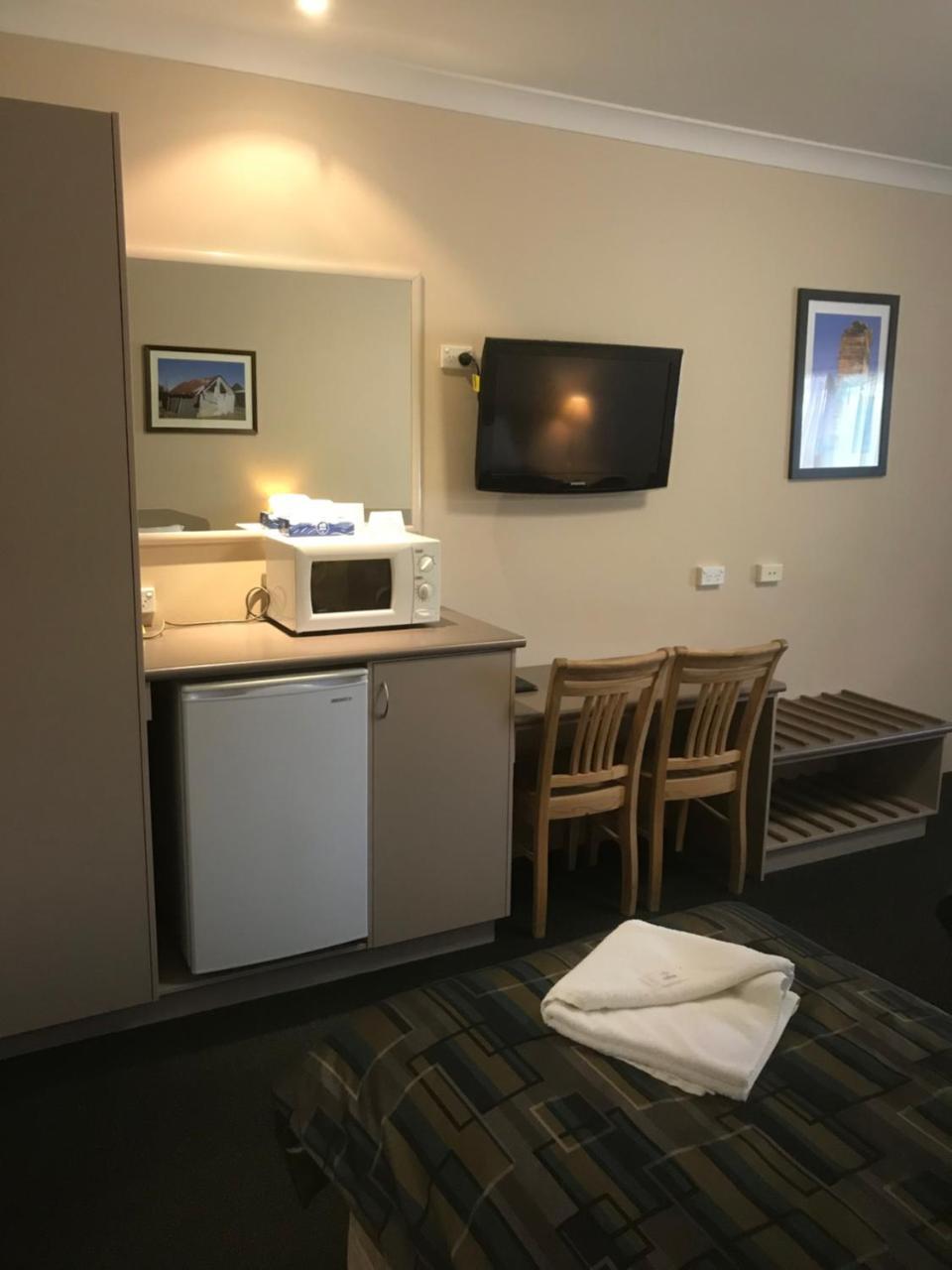 The Bakehouse Motel Goulburn Bagian luar foto