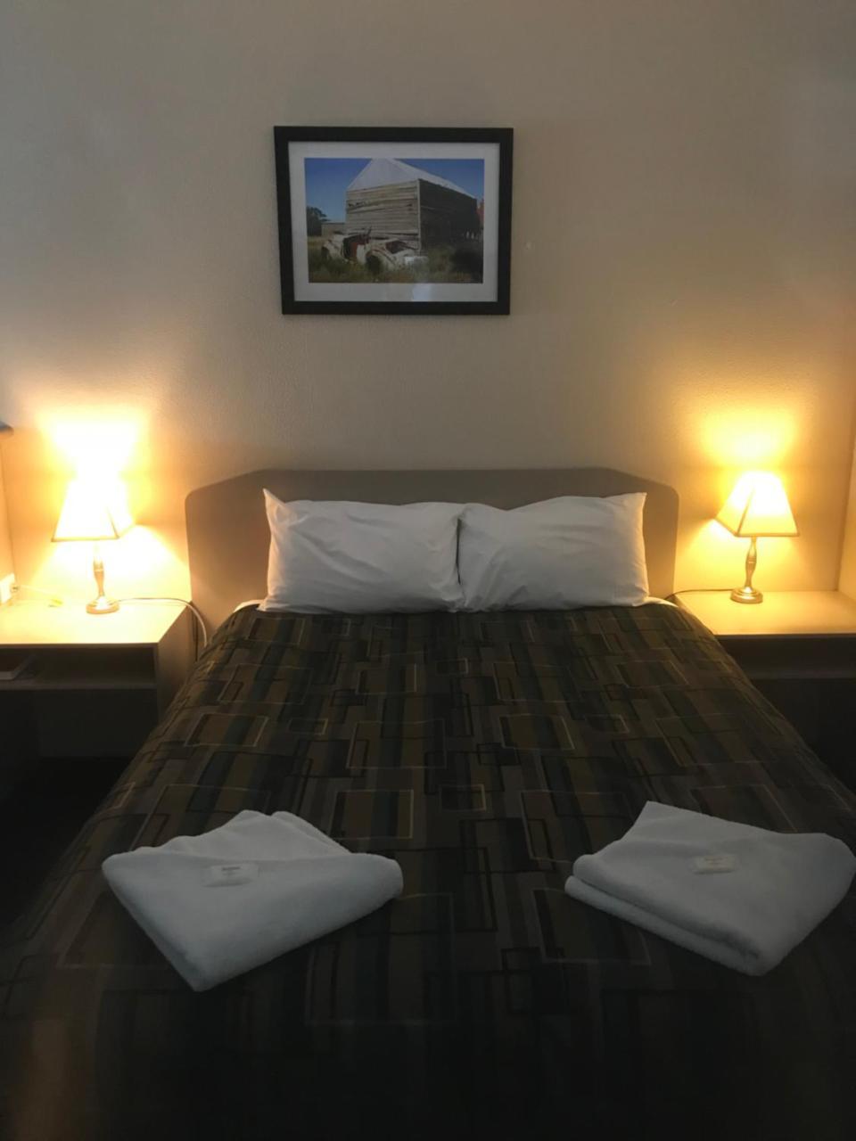 The Bakehouse Motel Goulburn Bagian luar foto