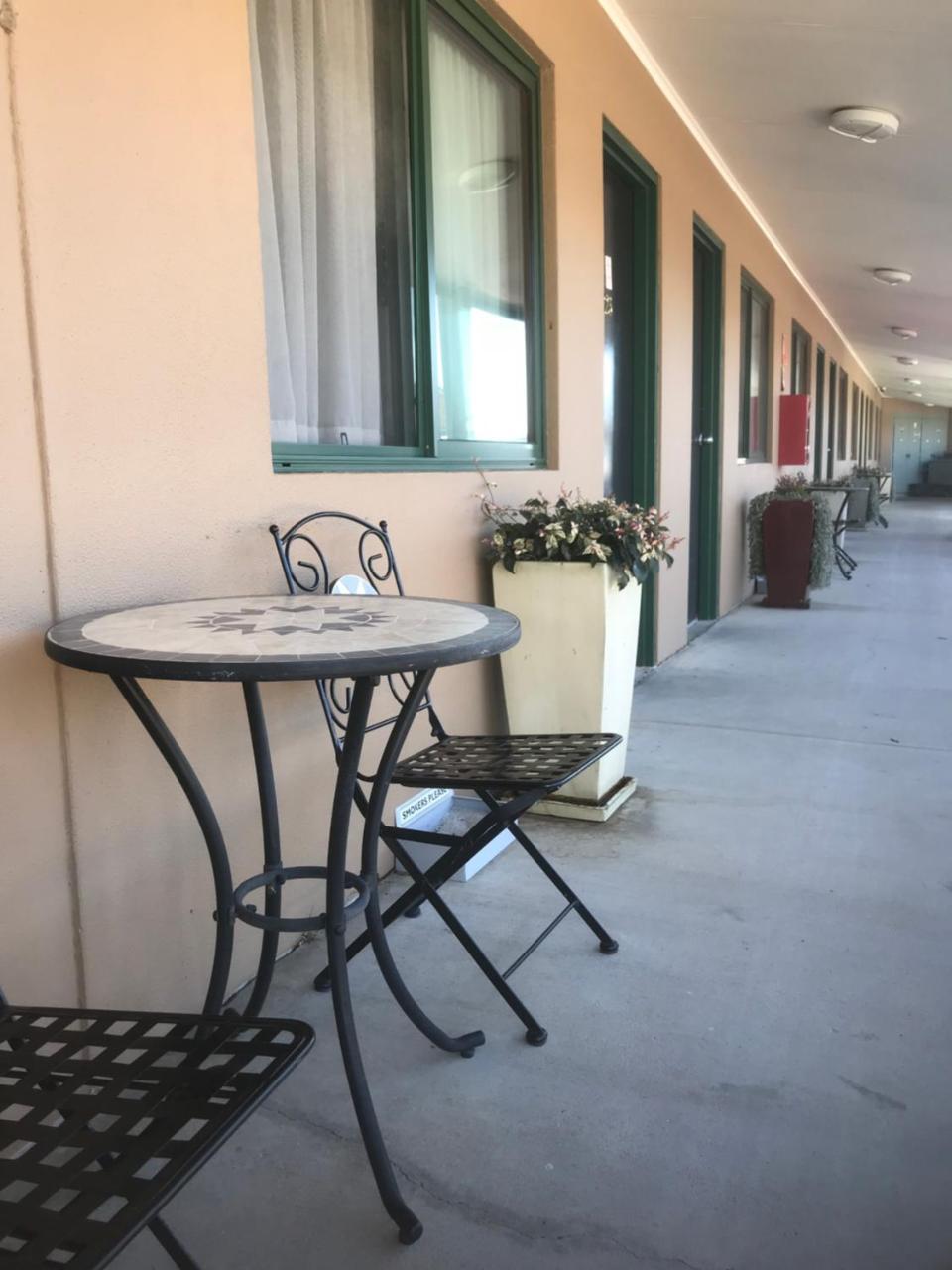 The Bakehouse Motel Goulburn Bagian luar foto