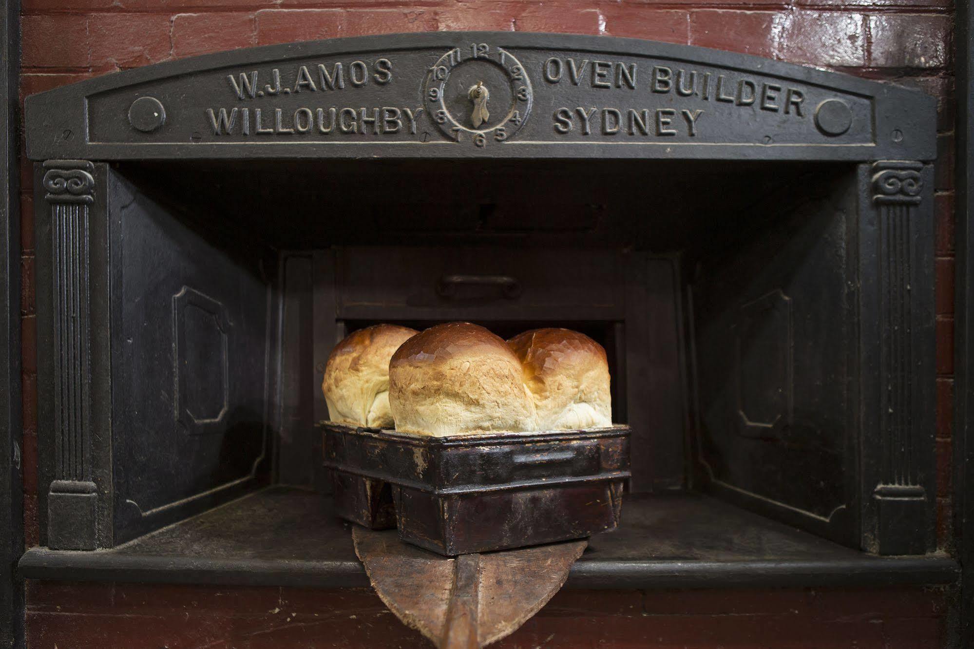 The Bakehouse Motel Goulburn Bagian luar foto