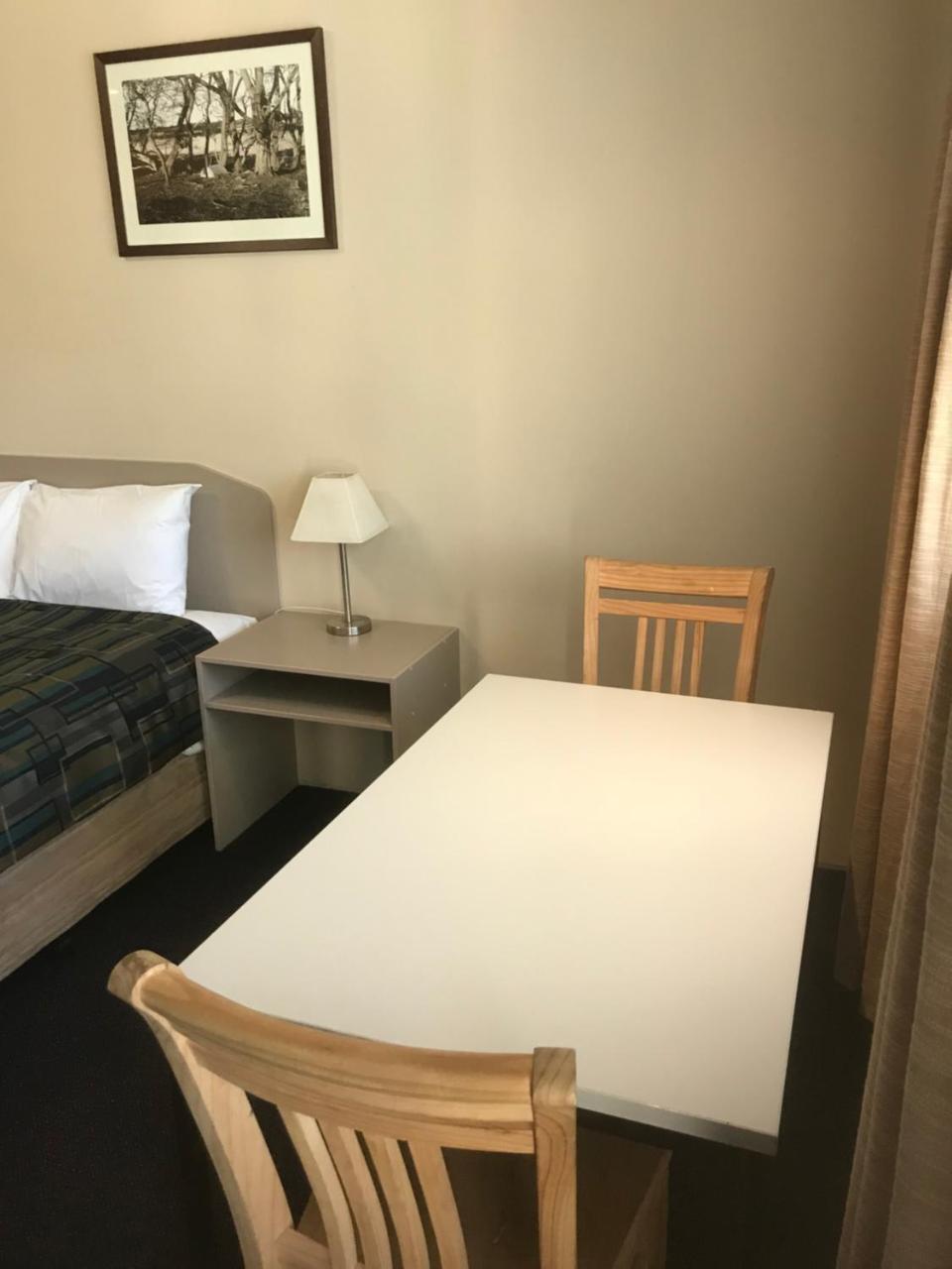 The Bakehouse Motel Goulburn Bagian luar foto