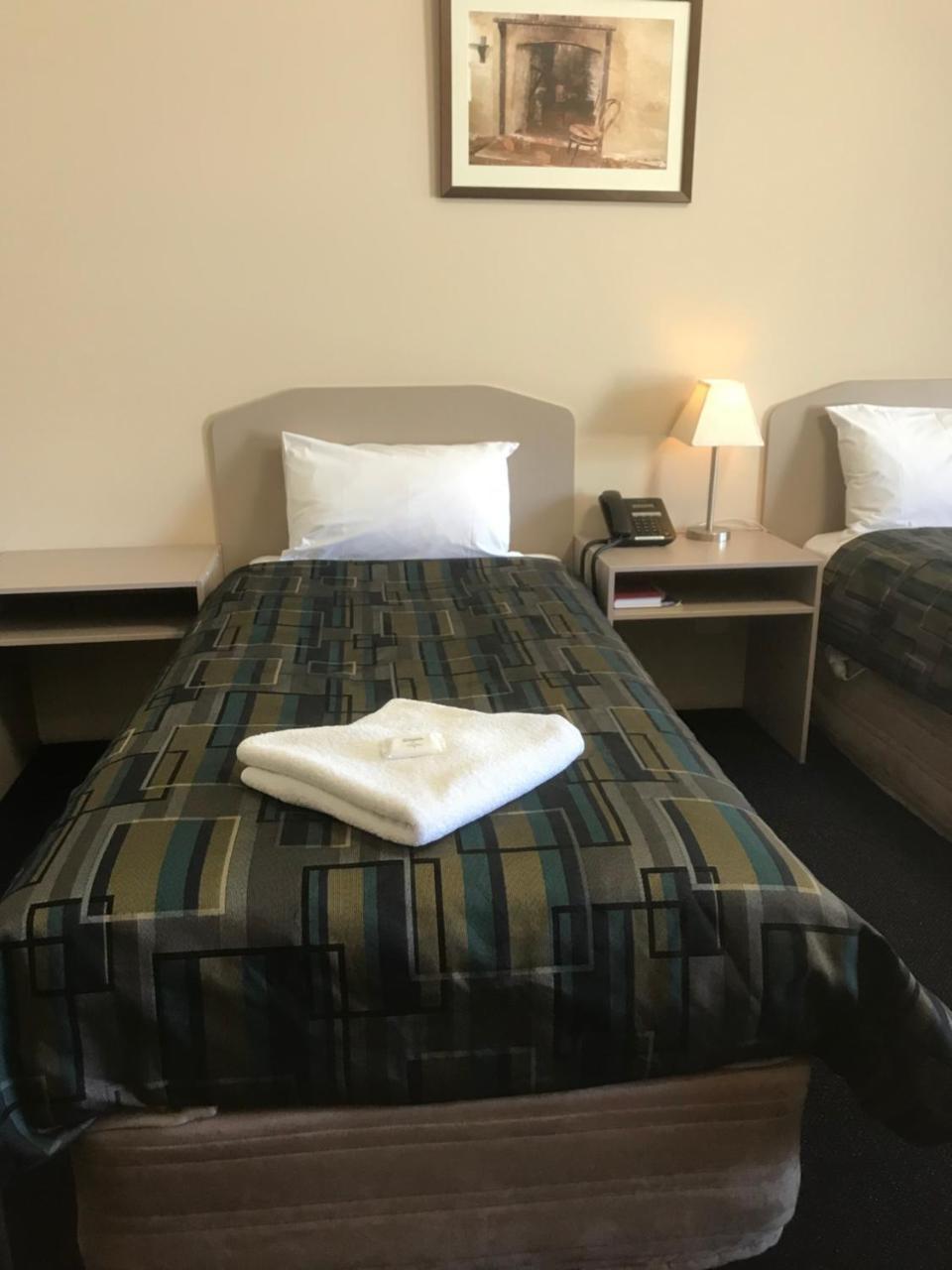 The Bakehouse Motel Goulburn Bagian luar foto